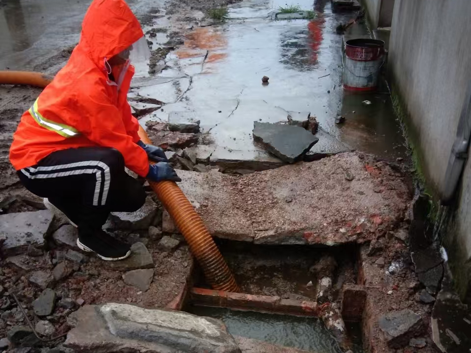 潮安专业清理污水池 炜誉市政以规范流程守护城市 “肠道”